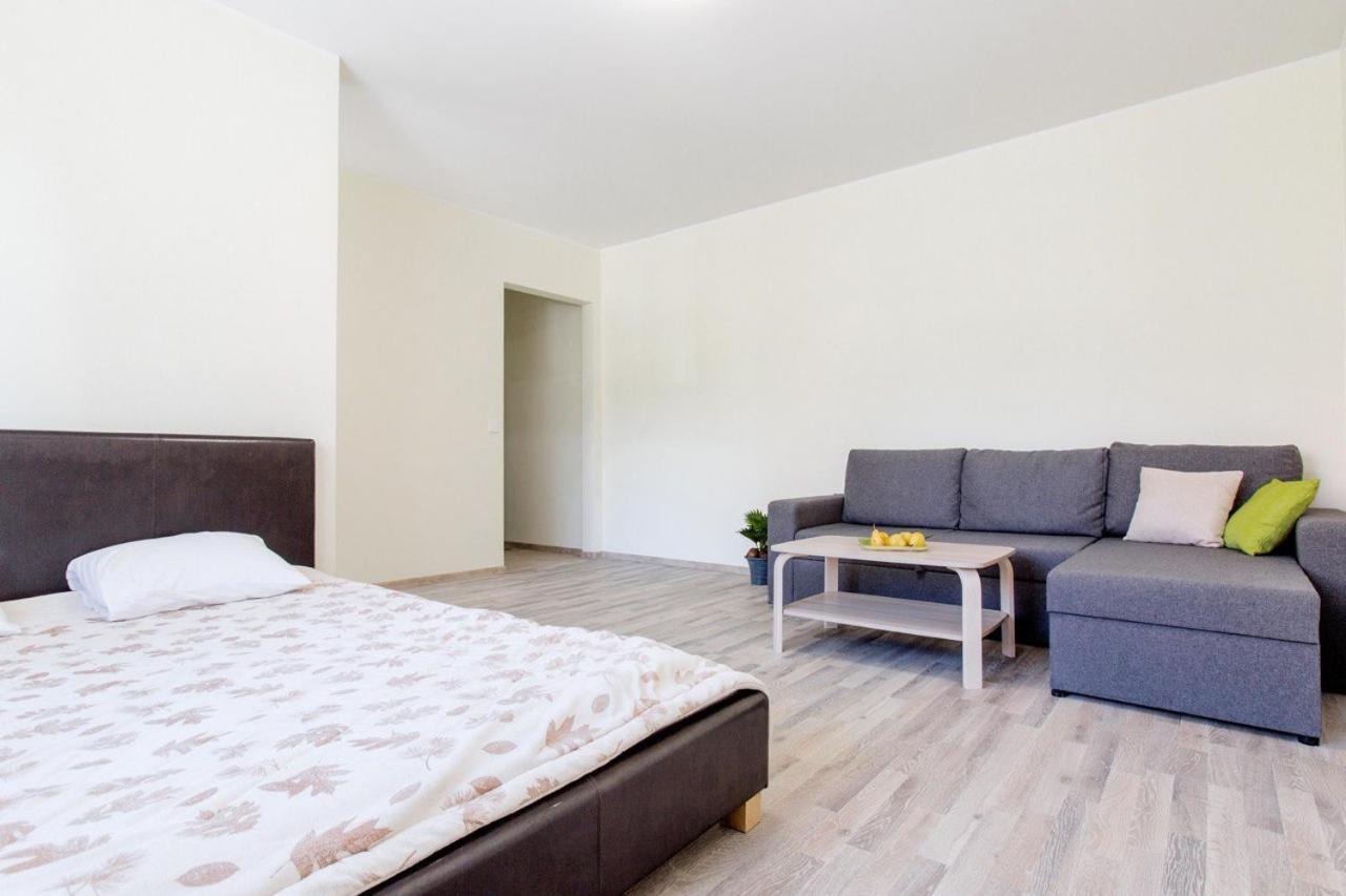 Sunny Apartment Near Bus Station Талин Екстериор снимка