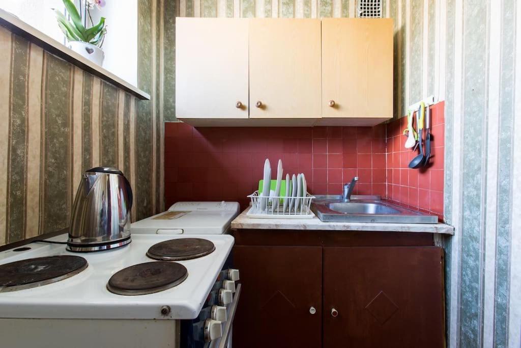 Sunny Apartment Near Bus Station Талин Екстериор снимка